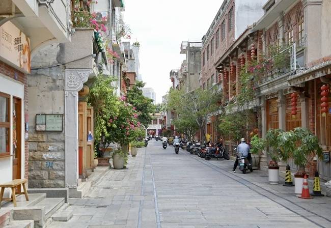 “洁”尽全力迎国庆 鲤城全员在行动